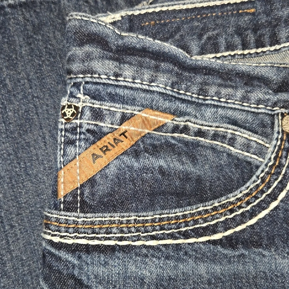 Ariat Men's Relaxed Blue Jeans with Tan Accents - Picture 4 of 4